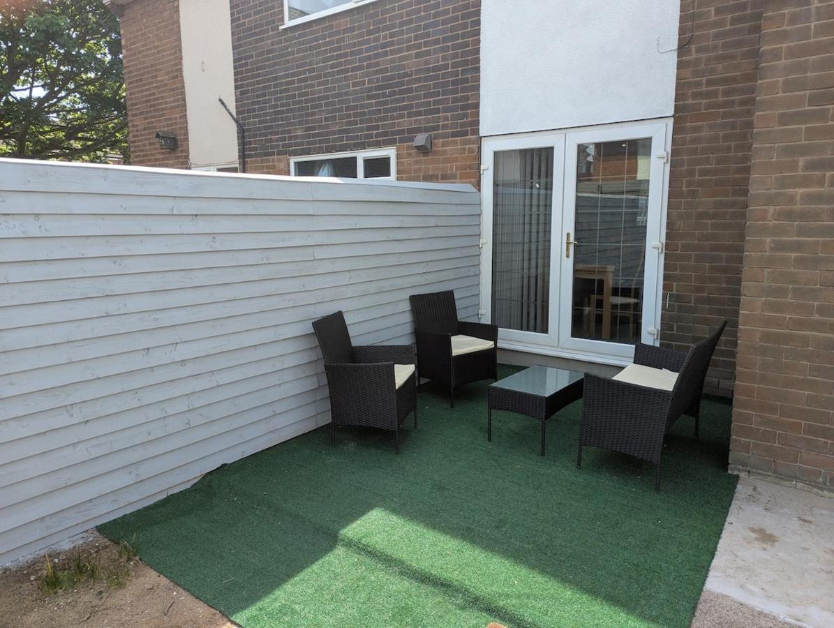 Castleford nest 3 bed driveway 2 Free Parking 6ppl - B&B Featherstone