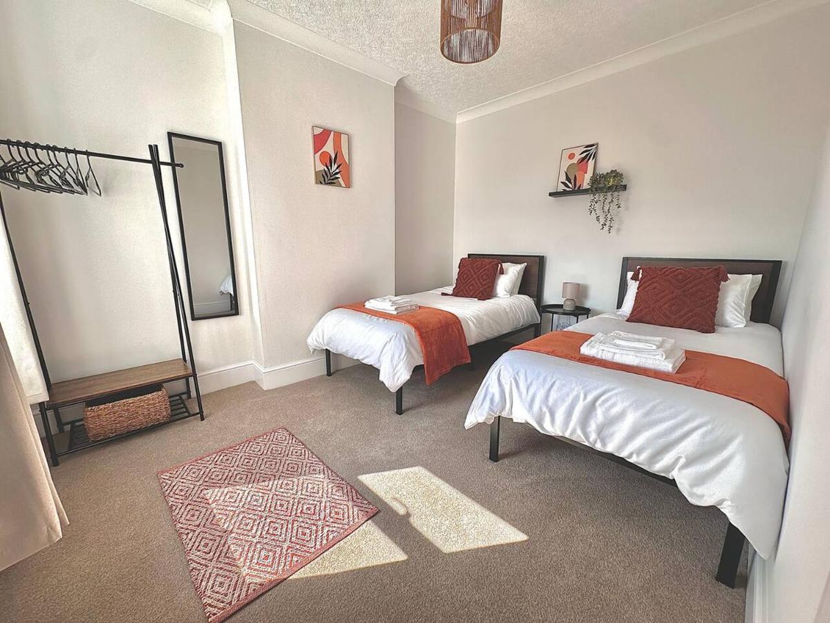 Stylish house Sleeps 4 close to M1 great for contractors - Ferienwohnung Eastwood