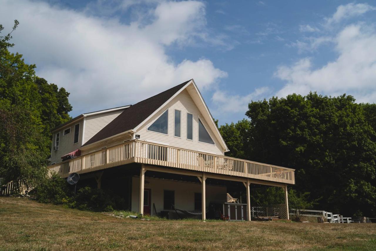 5 Acre Escape - Family Pet friendly, Game Room, Grill, Firepit, and Privacy - B&B Pine Bush