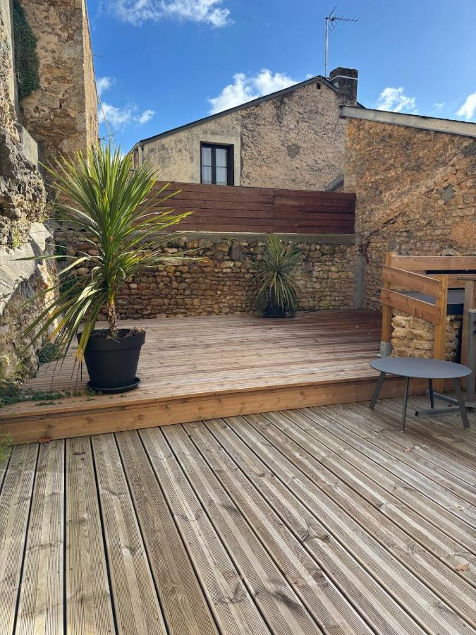 Grand Gîte Vivonne 8 personnes, Terrasse, Confort, babyfoot - Chambres d'hôtes Vivonne