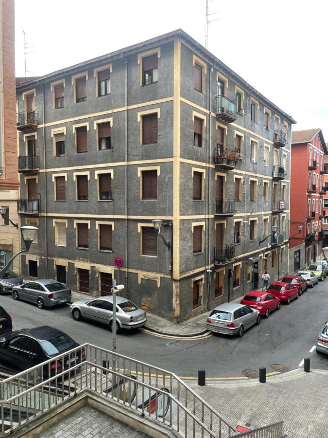 Trauko Flat Parking 12 euros x day EBI01313 - B&B Bilbao