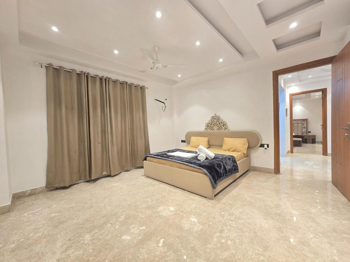 Homlee-Vasant Kunj-4BHK-Luxurious-20 Min Airport - B&B New Delhi