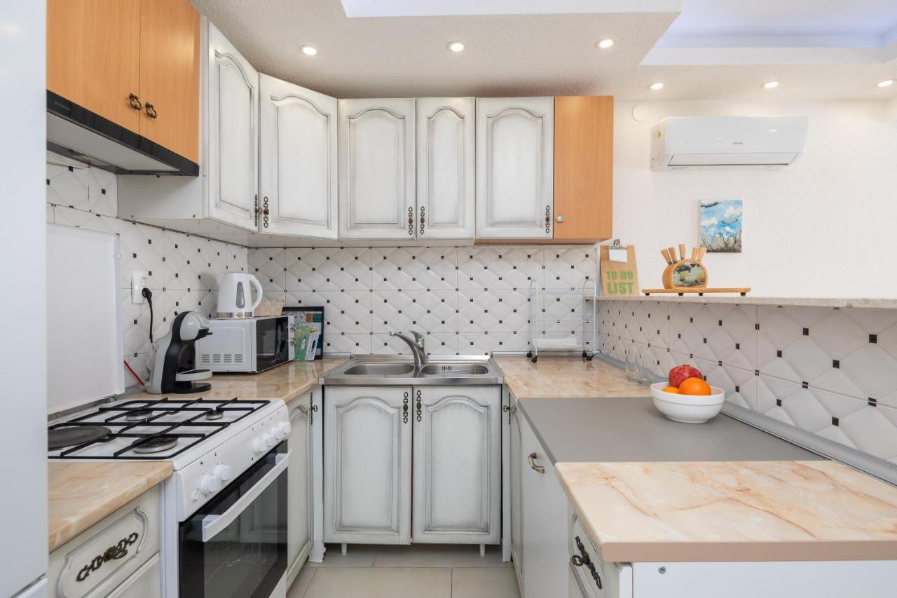 Knez Apartments with terrace - B&B Macarsca