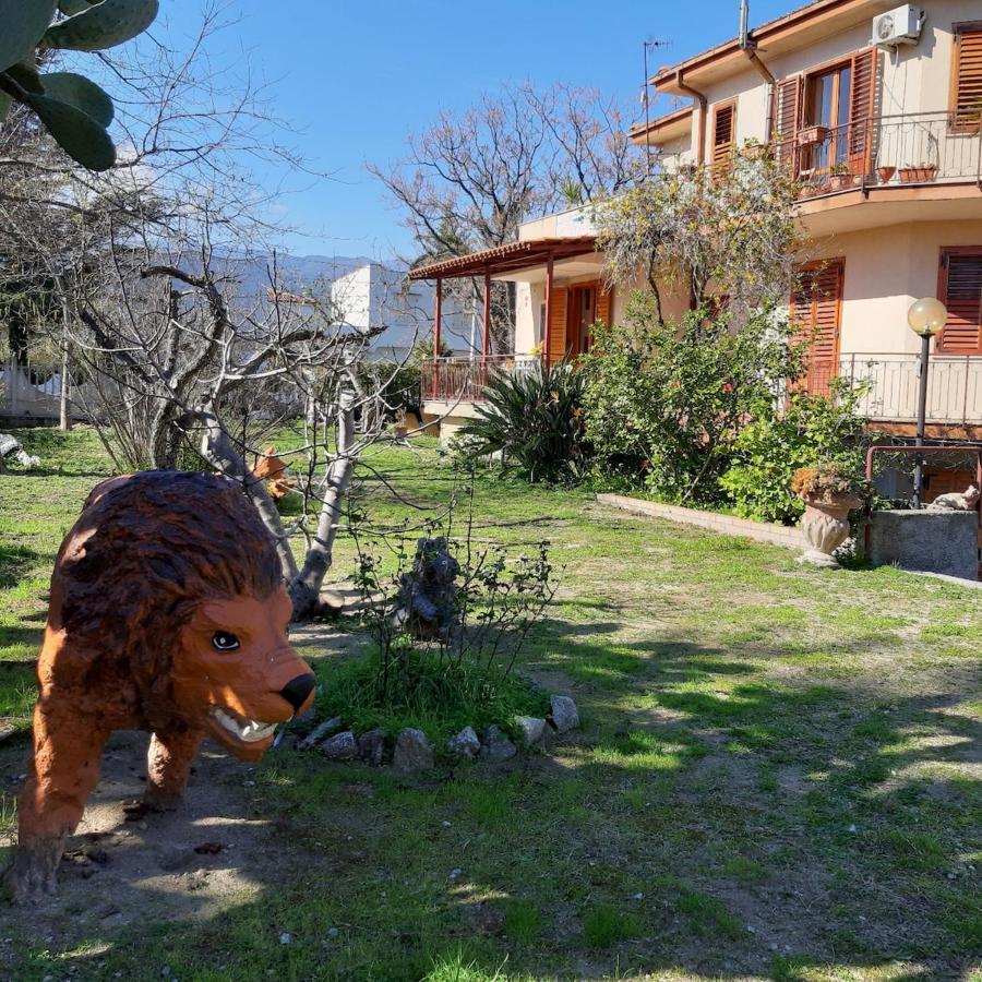 Villa Nicole - LUMINOSO APPARTAMENTO - B&B Isca Marina