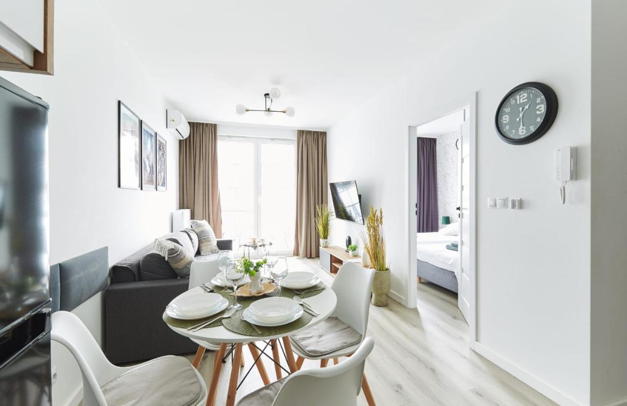 SkyTravel 27 Apartament Pileckiego Nowy Dwór Mazowiecki Airport Modlin 24H - B&B Nowy Dwór Mazowiecki