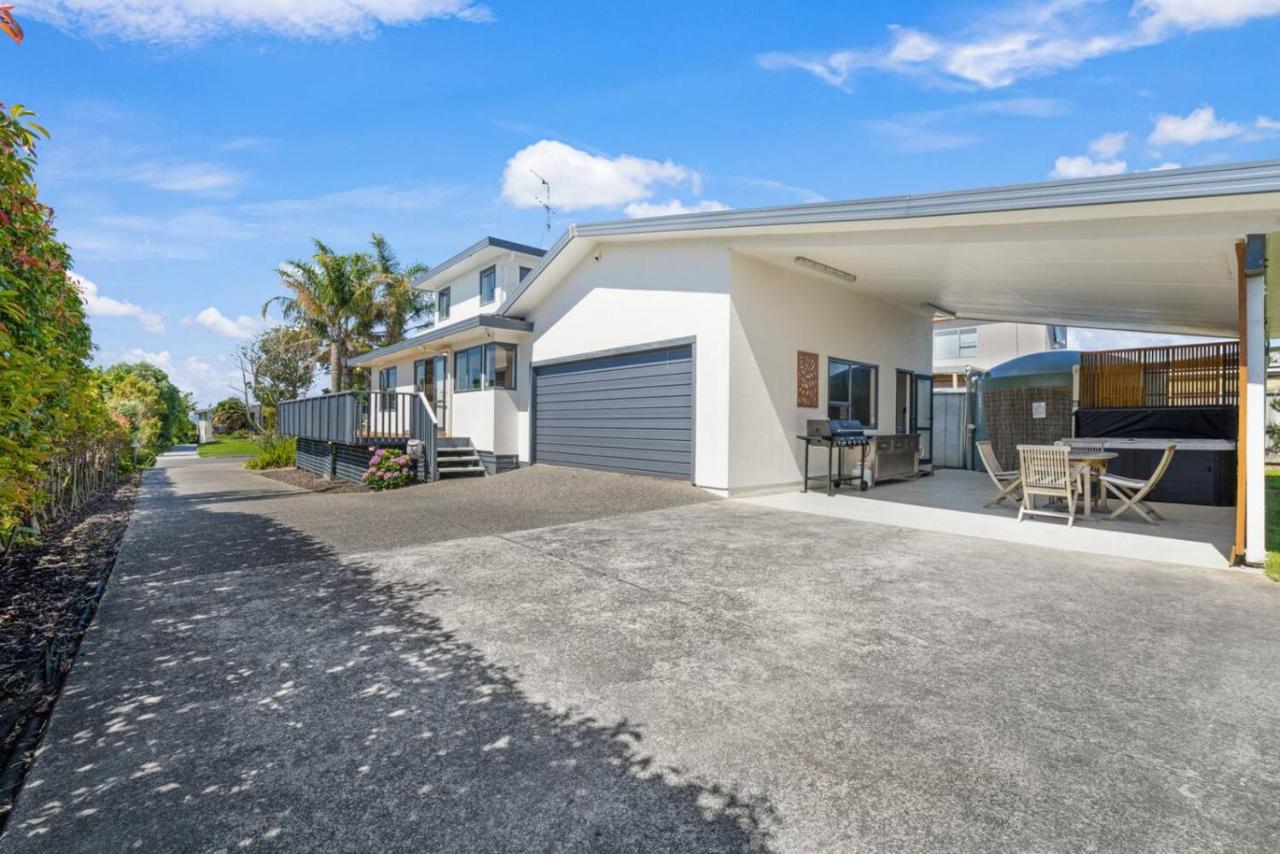Seaside Premium Home with Spa Pool near Beach - Chambres d'hôtes Beachlands
