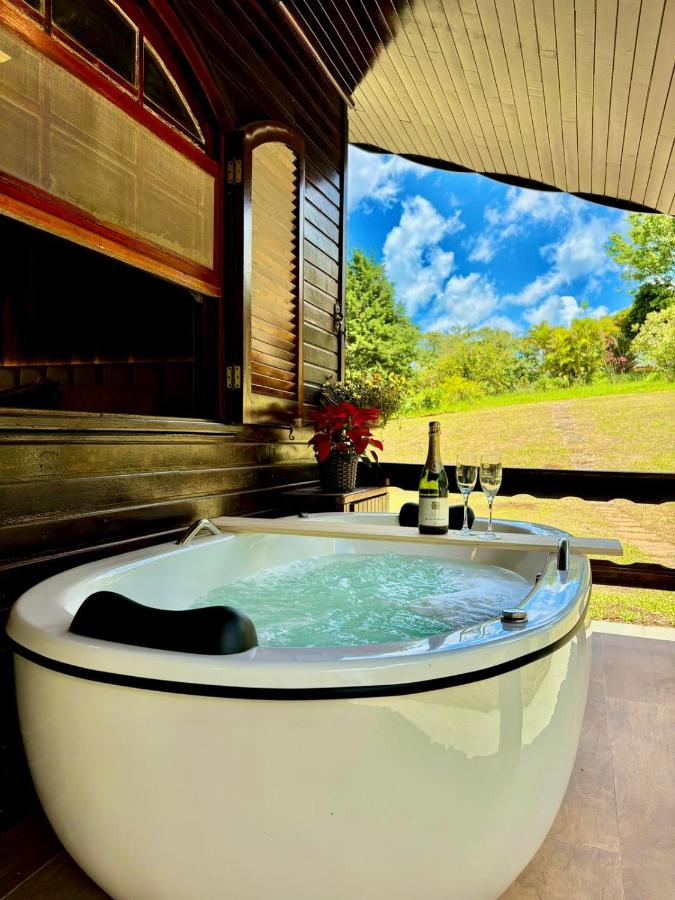 Aya Chales - B&B São Roque