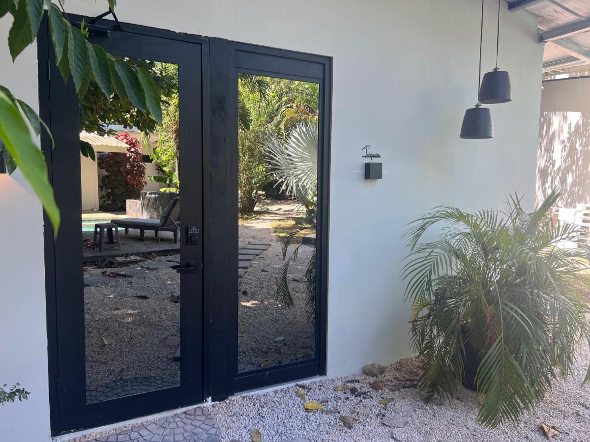 Chambre Lit King-Size - Vue sur Piscine