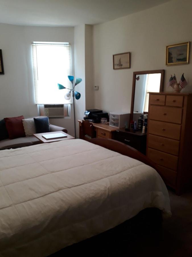 Camera Matrimoniale con Vista Giardino