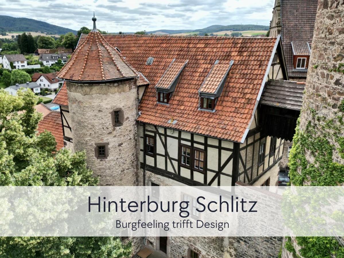 GRÄFIN ANNA - Design-Apartment mit 2 Schlafzimmer - in der historischen Hinterburg Schlitz - mit Aufzug, Parkplatz & Garten - Hunde willkommen - Ferienwohnung Schlitz