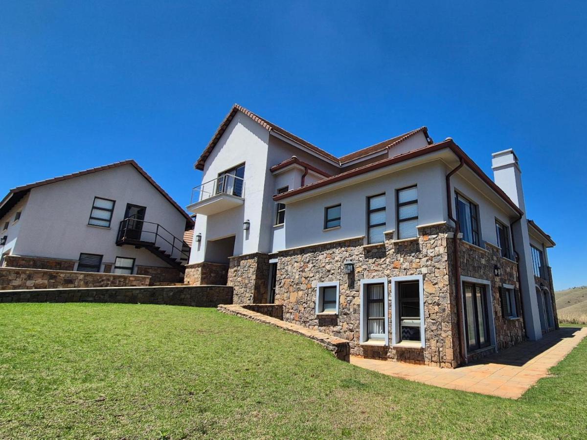 Deluxe Suite at in Highland Gate Golf and Trout Estate 1135 - Bed and Breakfast Dullstroom