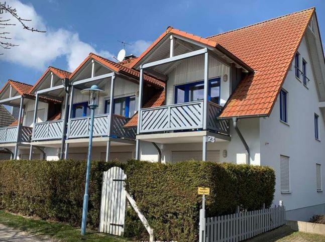 Fewo Wellenherz - mit Balkon, 3 SZ, nah am Hafen - Bed and Breakfast Breege
