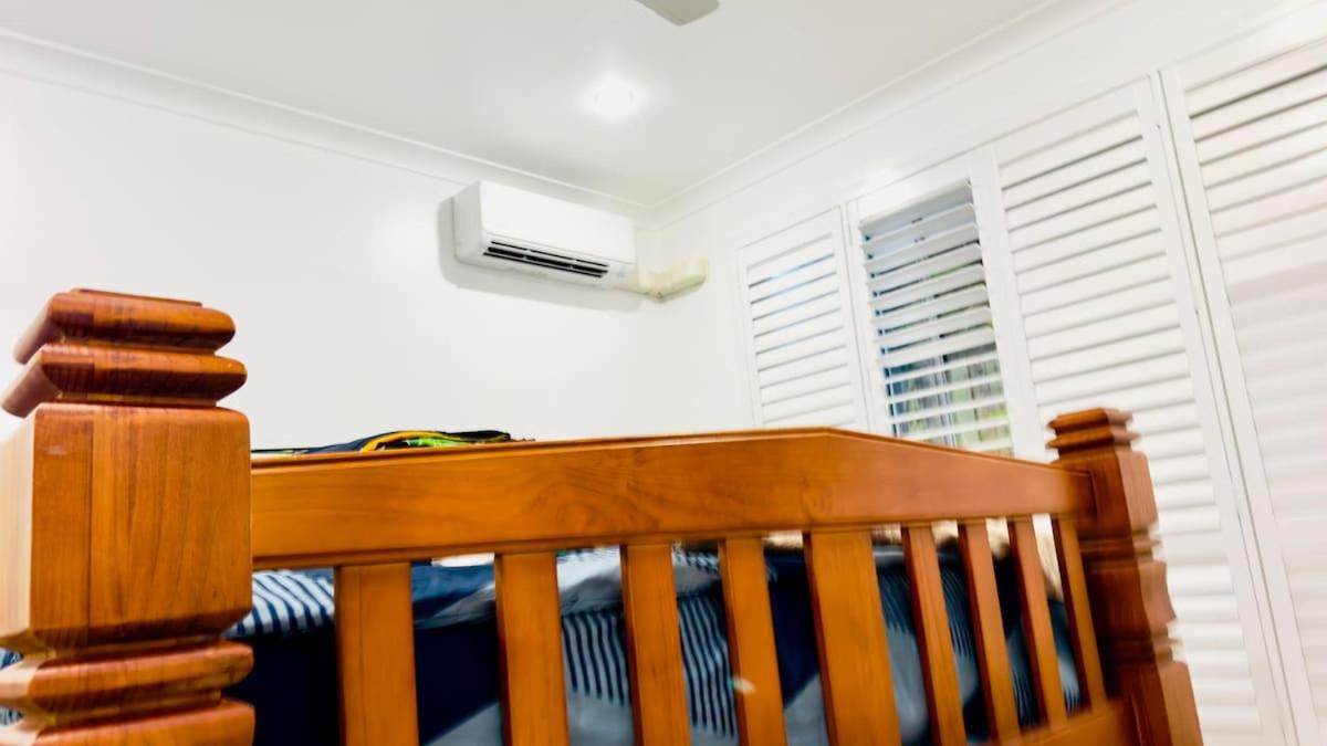 Mini farm house at Mangohill - B&B North Lakes