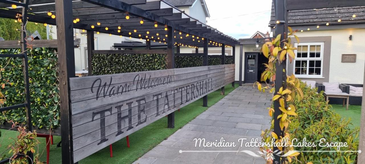 Beaumont Tattershall Lakes Escape - Lakeside lodge caravan with the fishing peg LUXURY HOT TUB - B&B Tattershall