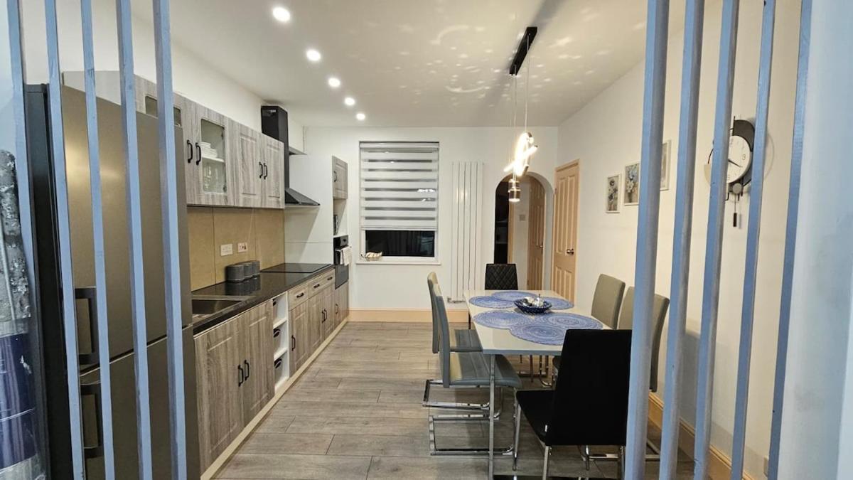 Jasmin's House, 3-bedroom entire house - B&B Northampton