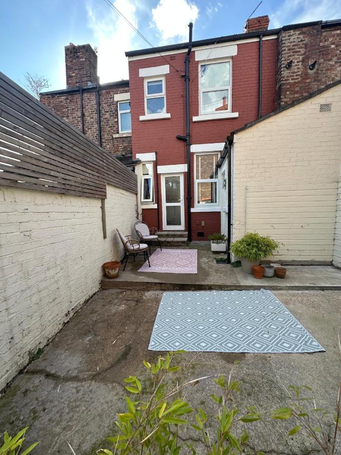 Cosy Victorian 2 bed - Nr Penny Lane with parking - B&B Liverpool