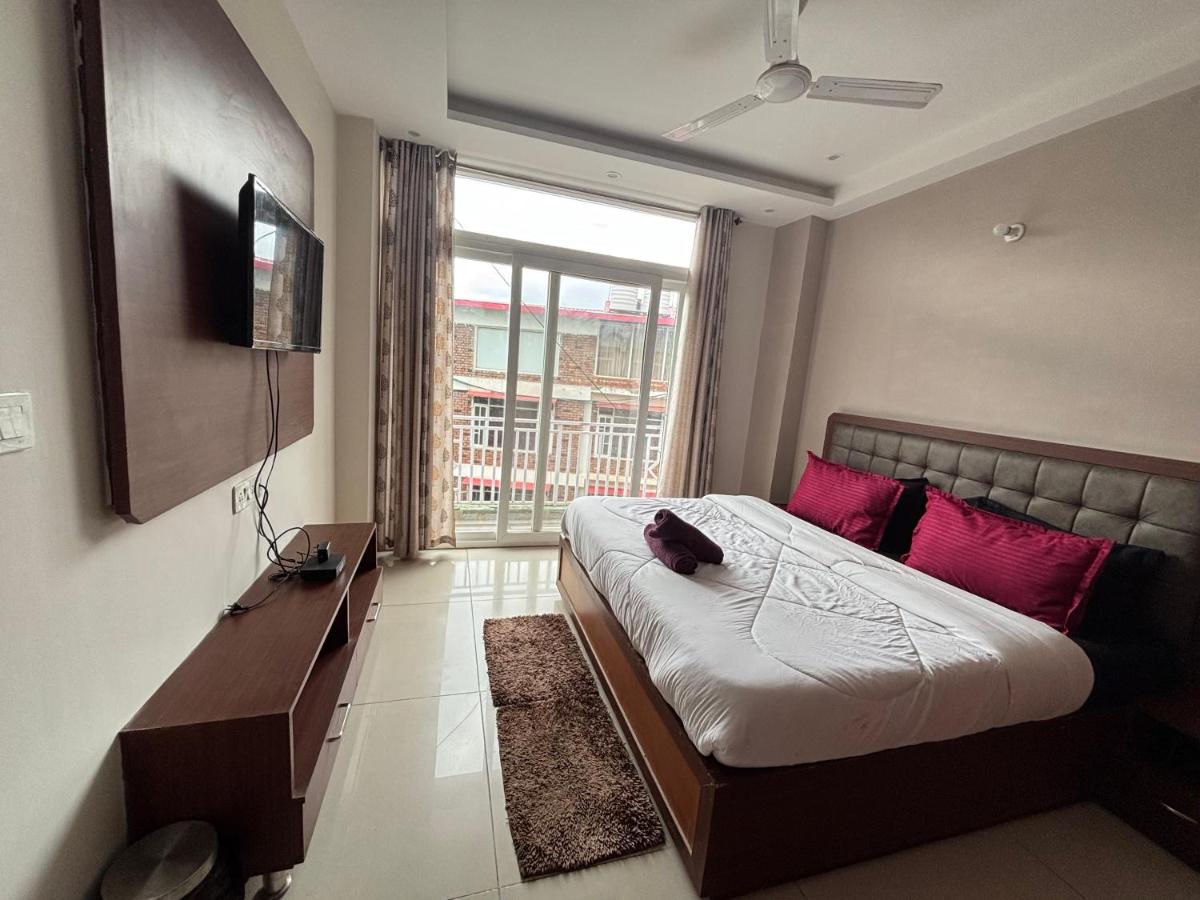 Deluxe Two-Bedroom Apartment with Garden View