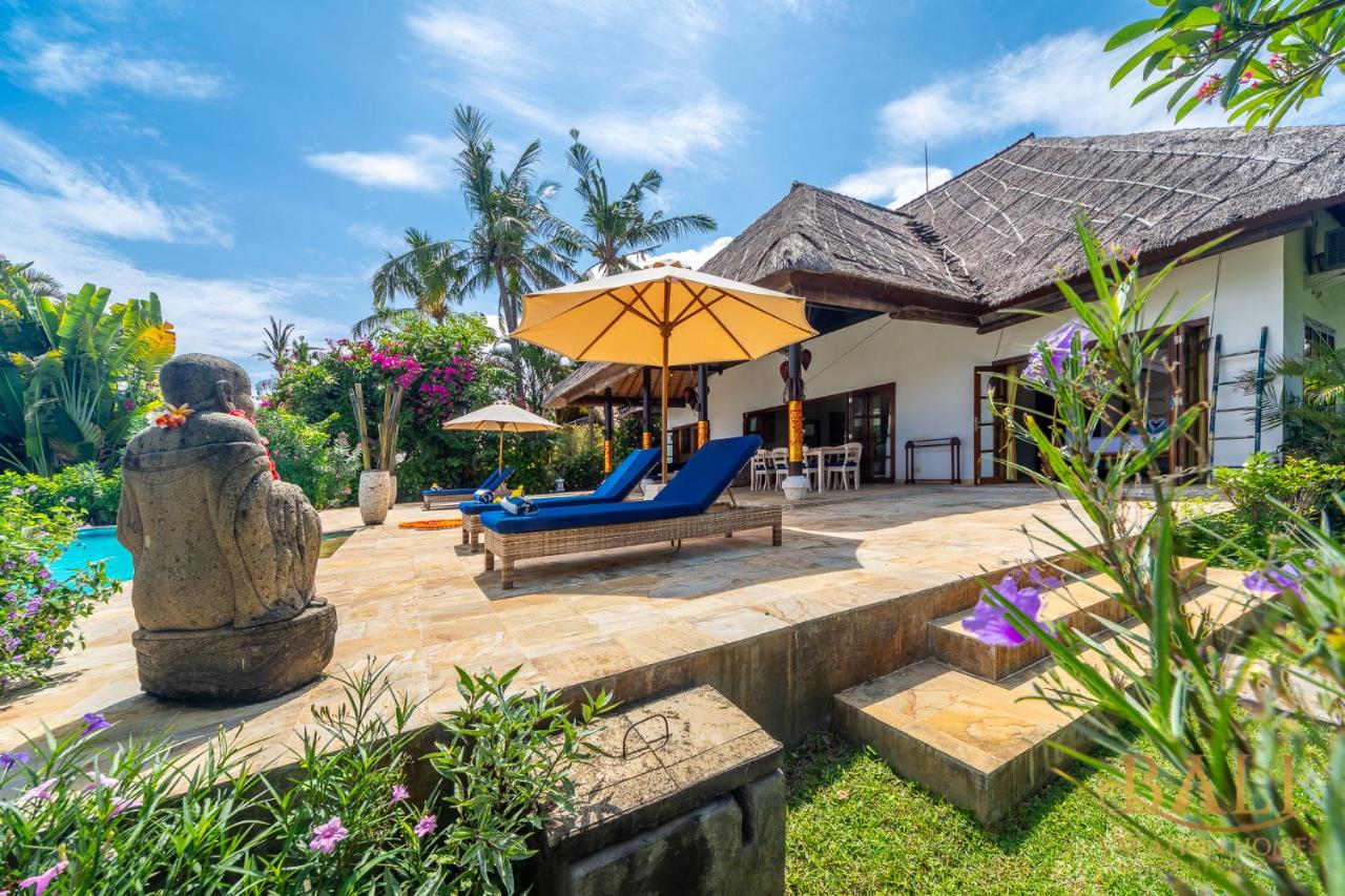 Villa Agus Mas - Serene & calm beachfront villa! - B&B Banjar