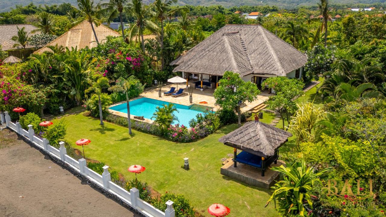 Villa Agus Mas - Serene & calm beachfront villa! - Ferienwohnung Banjar