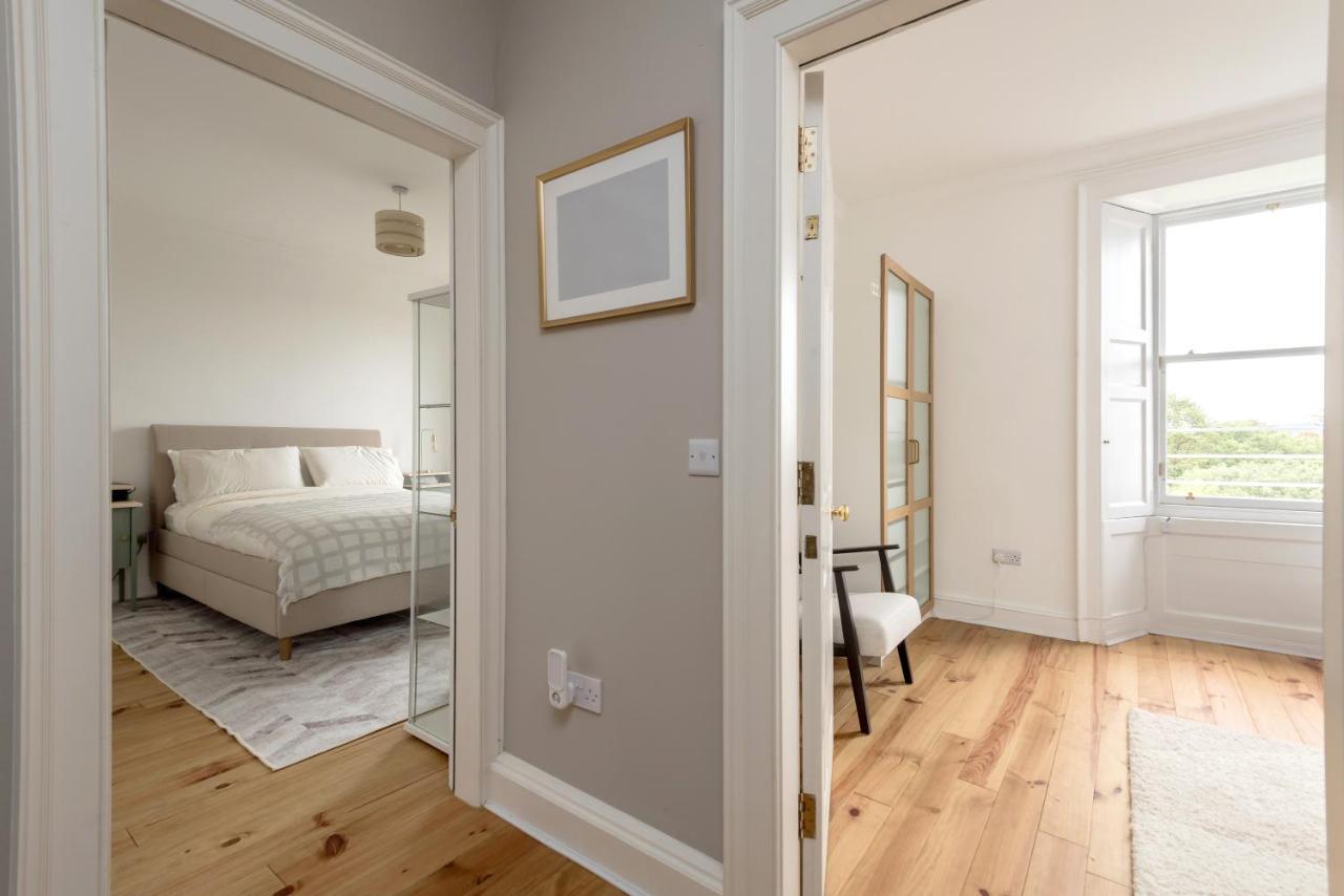 Elegant 2-Bedroom Apartment in Edinburgh New Town near Princes Street - Chambres d'hôtes Édimbourg