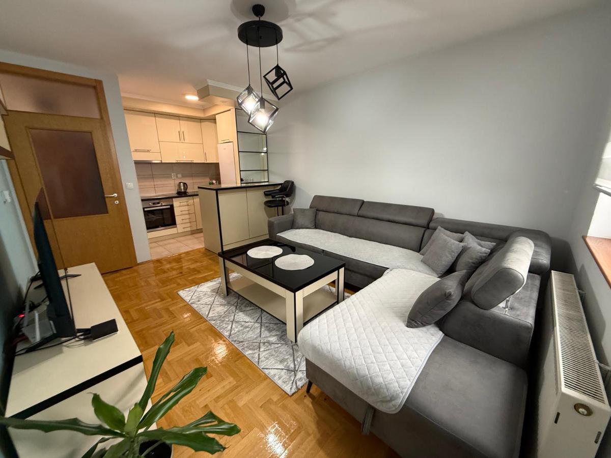 Apartment stan na dan Hilandarska - B&B Lukavica