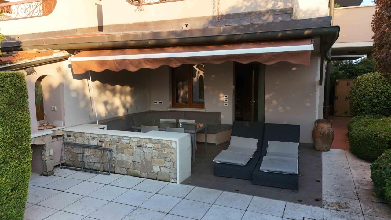 Deluxe Apartment with Garden and Lake View