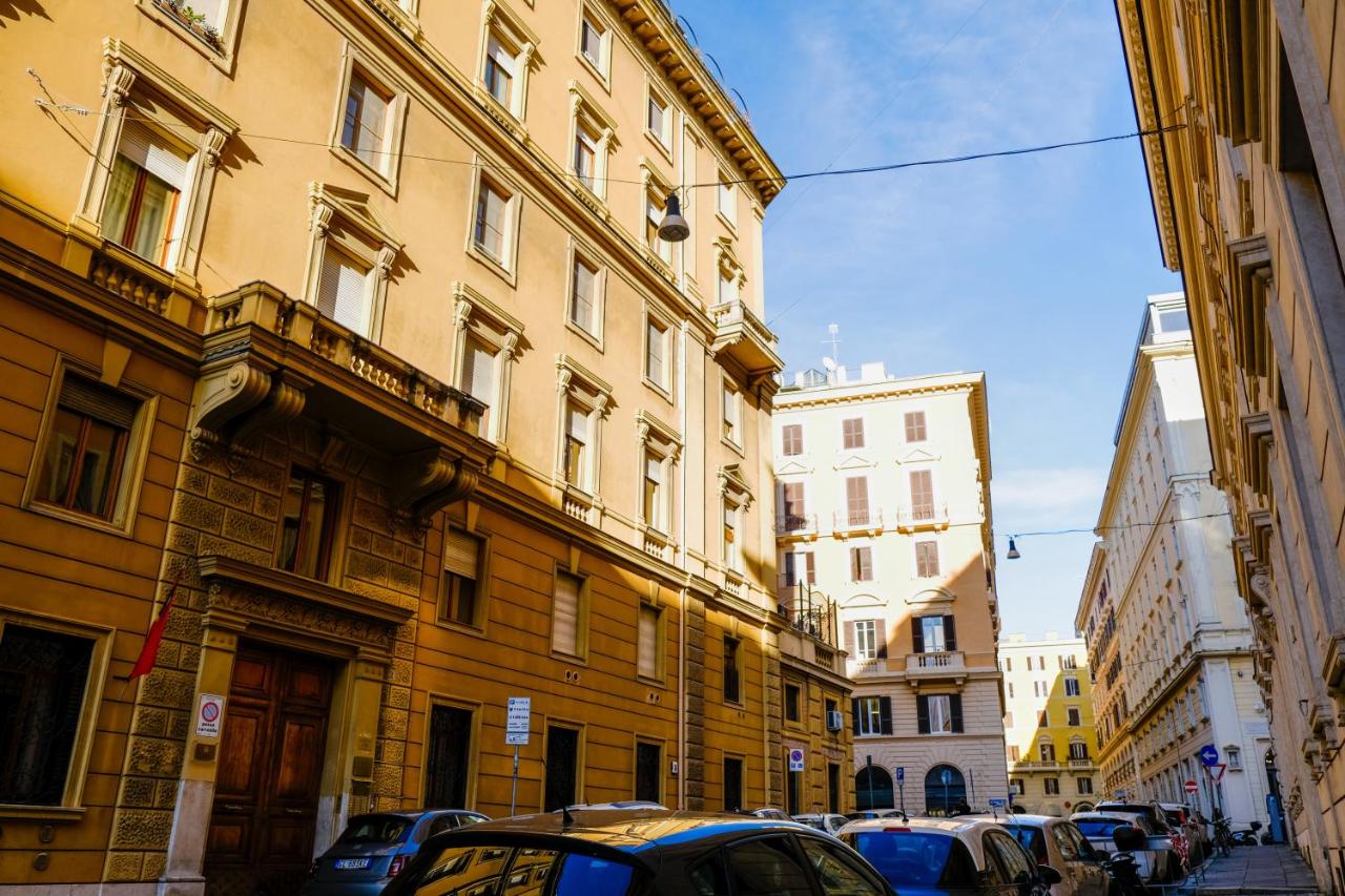Elegantis Barberini Modern Apartment - Comfort in Rome Most Charming District - Chambres d'hôtes Rome