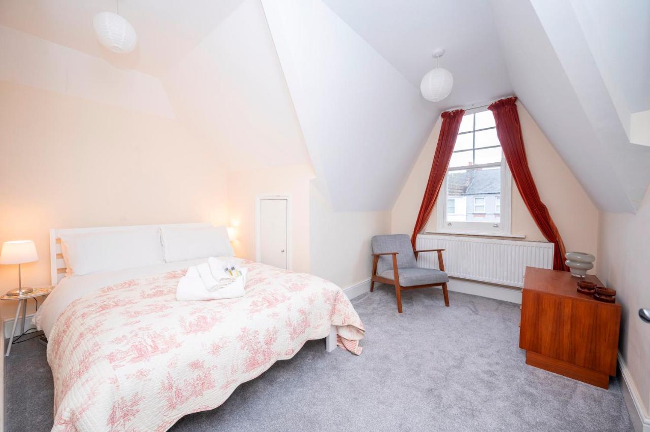 Quirky London Apartment 2 min to Ladywell station - Pass the Keys - Bed and Breakfast Londen