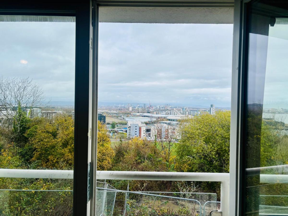 4 bed Townhouse with spectacular views 4 miles from Cardiff 10min drive or train journey to city centre - Chambres d'hôtes Cardiff