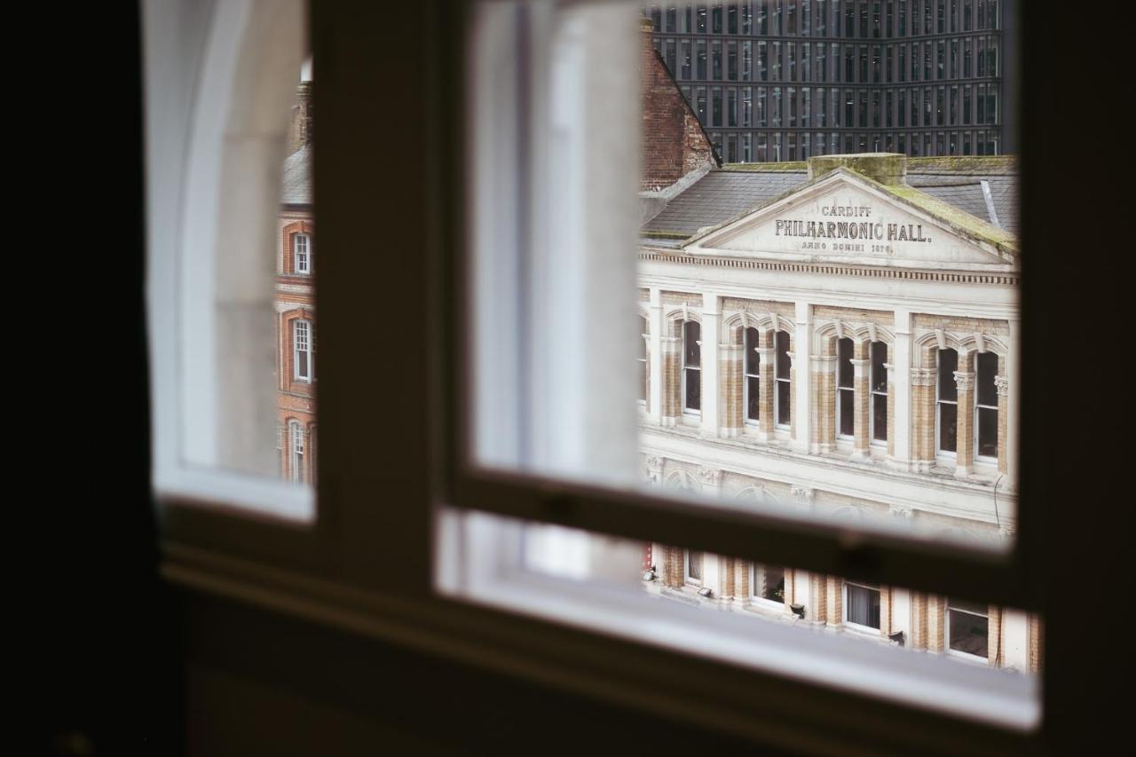 Central & Chic Flat-Sleeps 4-By FabAccommodation - Chambres d’hôtes Cardiff