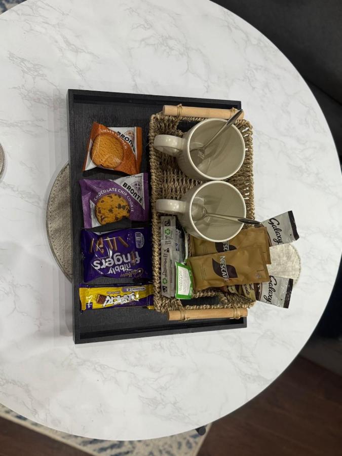 Spacious High street Apartment - Ferienwohnung West Bromwich