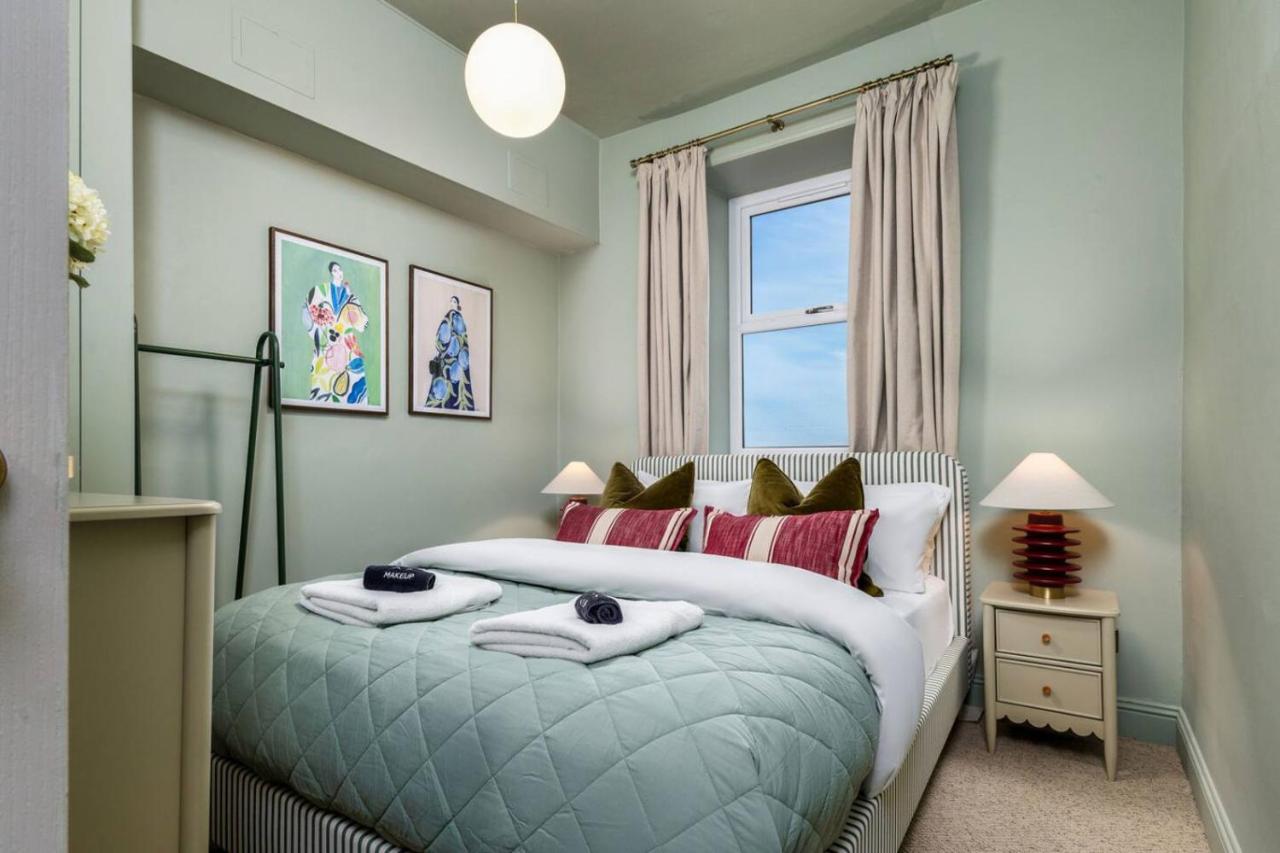 Modern 1-Bed Retreat by Stirling Train Station - B&B Stirling