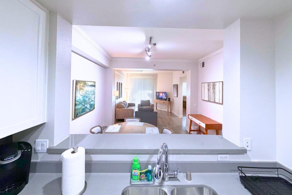 Luxury Apartment on Wilshire Corridor (L09) - Chambres d'hôtes Los Angeles