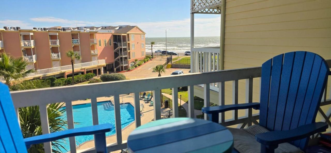 Light House Haven -steps 2 Beach! - Bed and Breakfast Galveston
