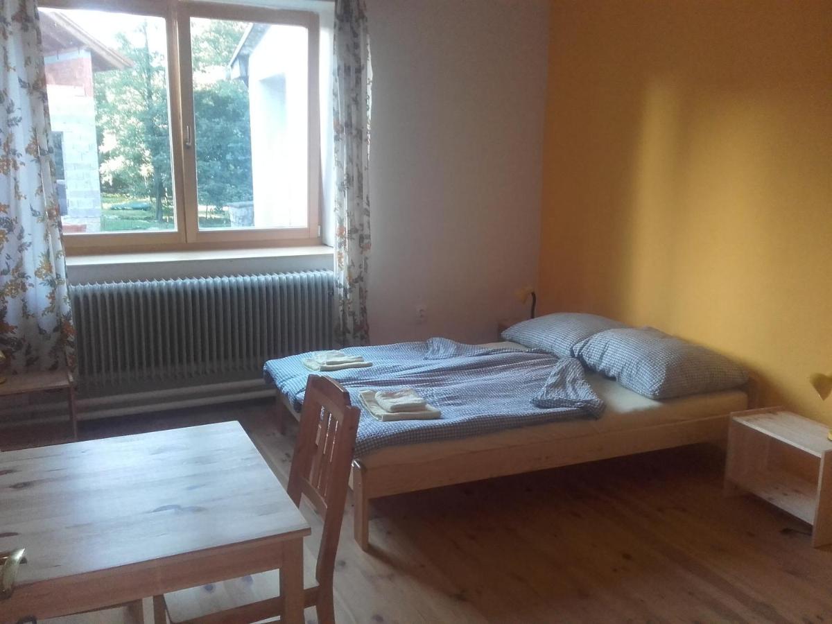 Vierpersoonskamer met Eigen Externe Badkamer