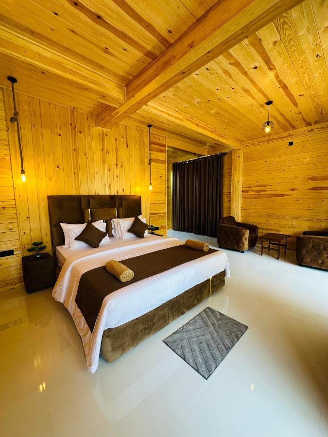 King Room with Mountain View