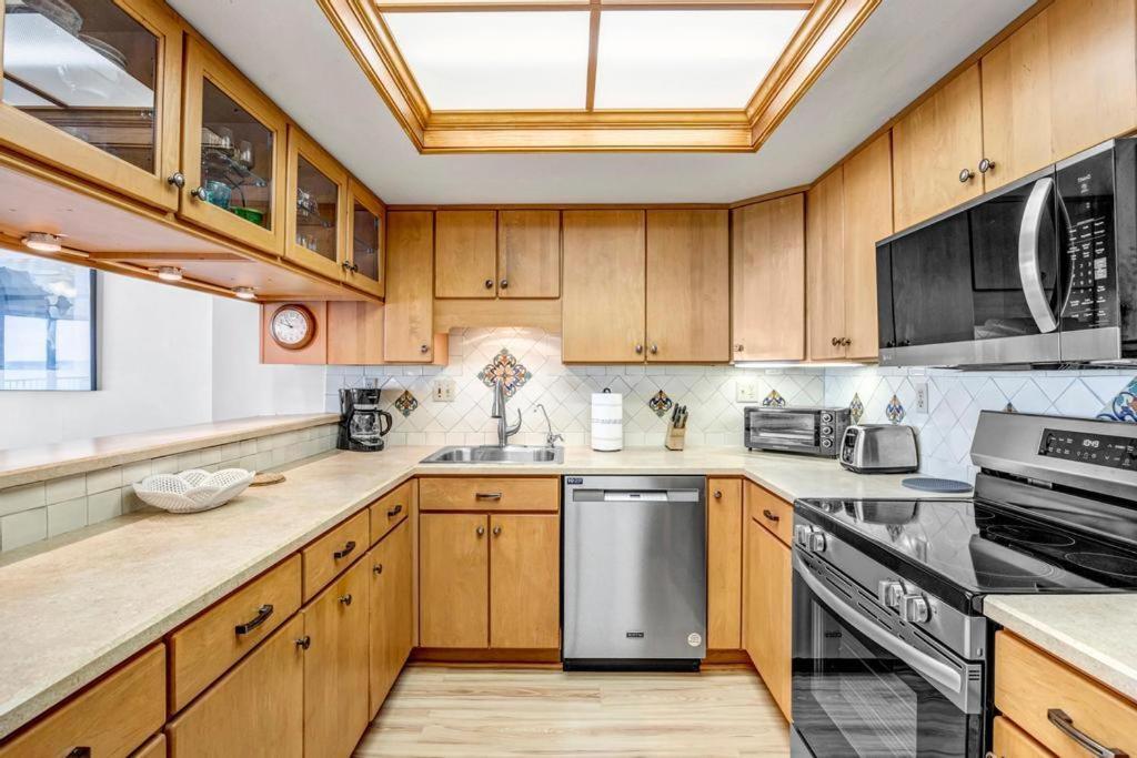 Crescent Breeze - Oceanfront condo w lanai & pool - B&B Saint Augustine