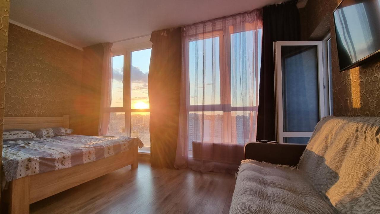 Ліфт, Вода, Опалення, WiFi працює завжди Видова Квартира, Позняки! - B&B Kyiv