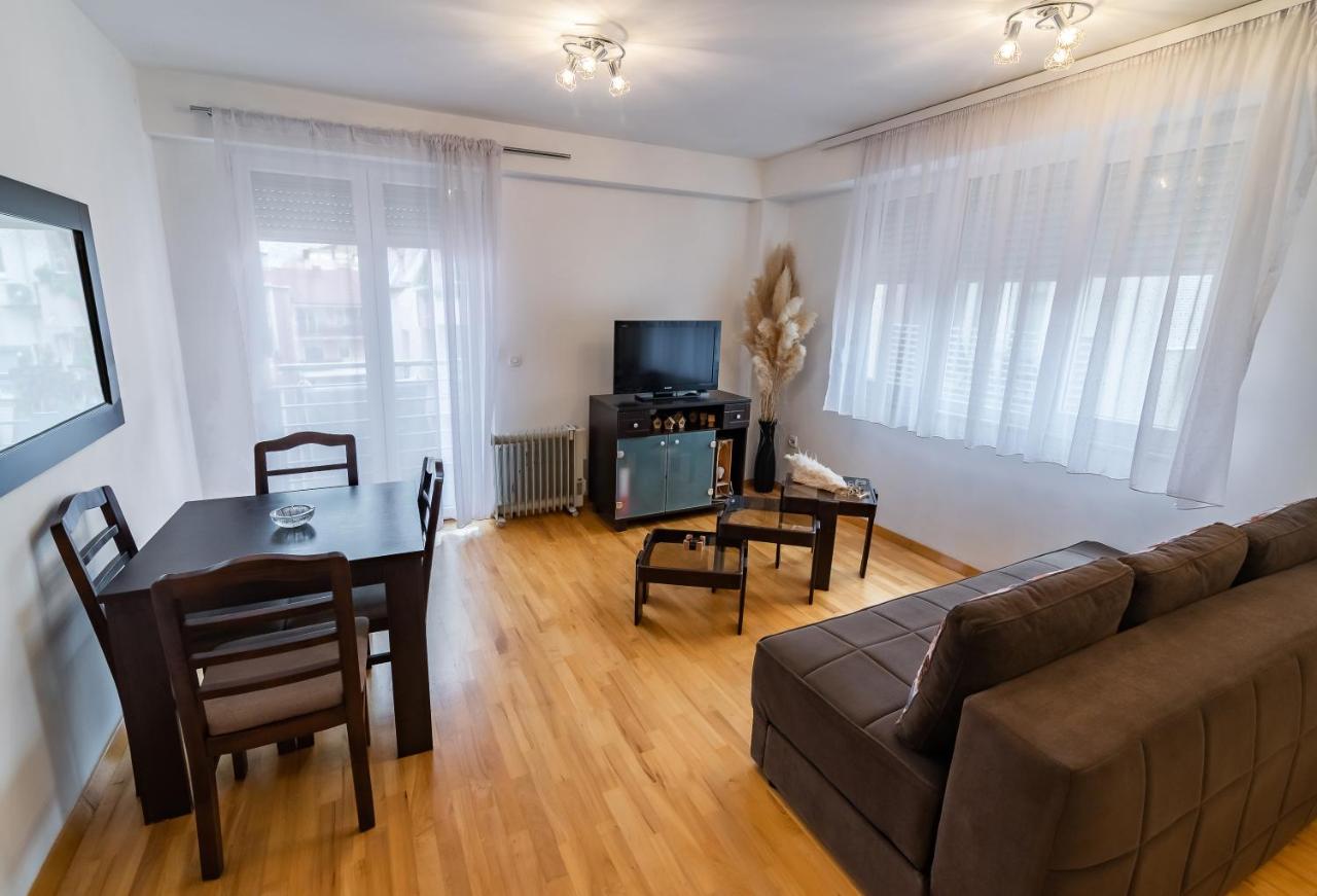 Alex Cosy Quarters - 2 Bedrooms & Private Parking - Bed and Breakfast Ohrid