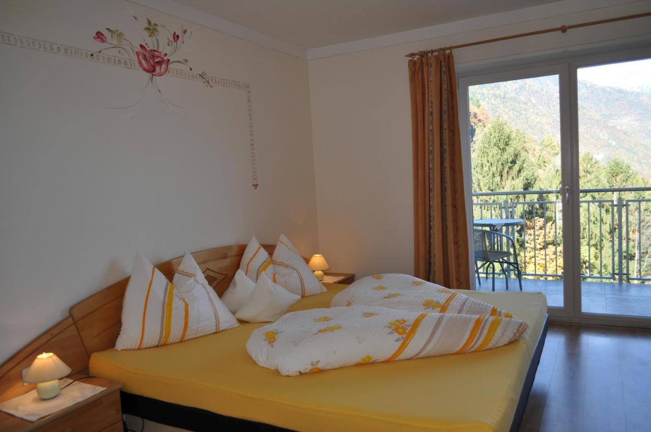 Apartment with Mountain View