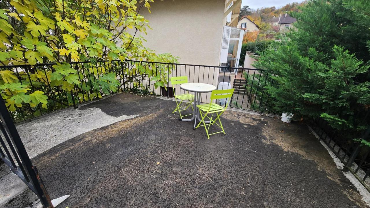La Chambre de Sophie - Studio et garage au calme, proche centre ville - Ferienwohnung Lons-le-Saunier