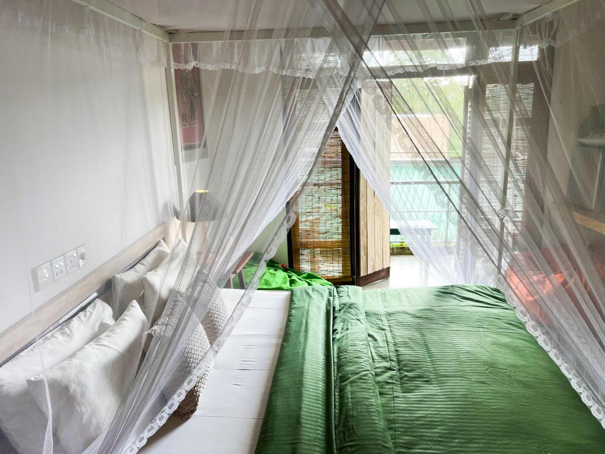 Deluxe Double Room with Free 24 hours Check-in & Check-out