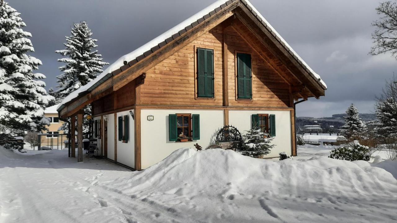 "Biohauszeit" im Tiroler-Holzhaus - B&B Bad Elster