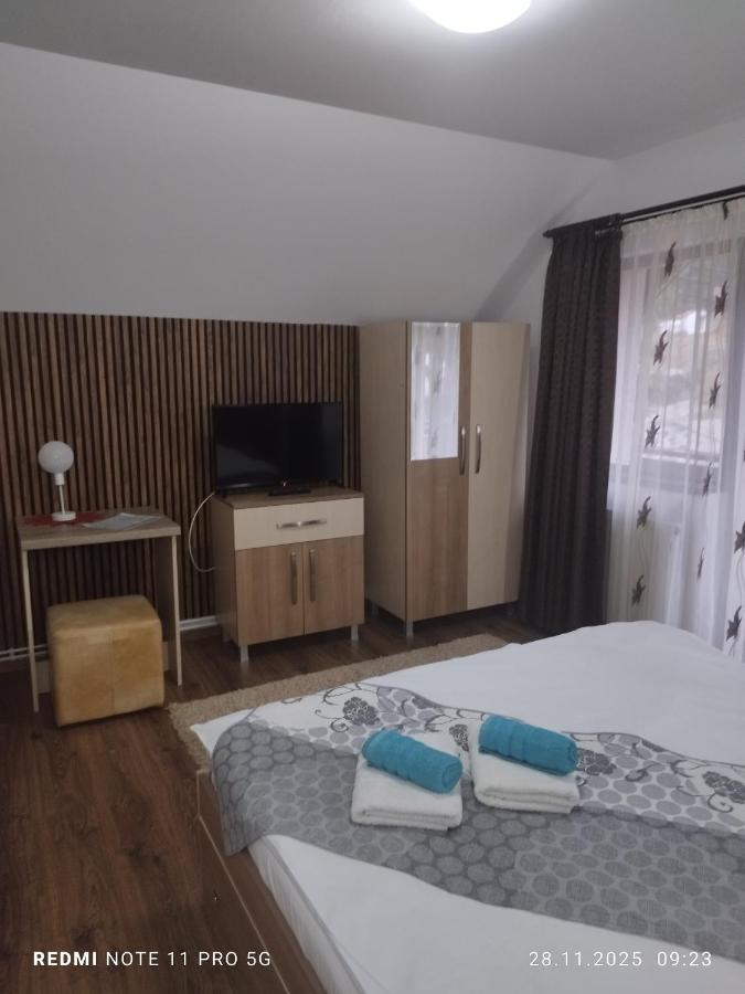 Camera Matrimoniale con Bagno in Comune