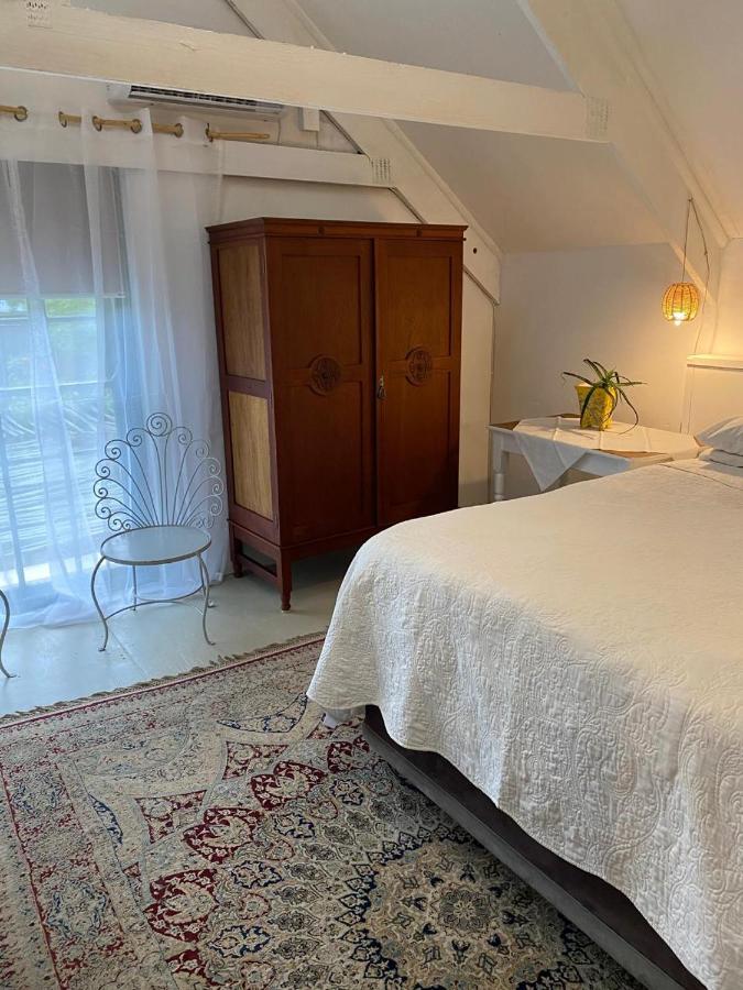 One-Bedroom Loft Apartment with One Queen Bed