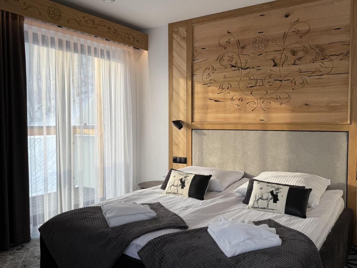 Deluxe One-Bedroom Apartment