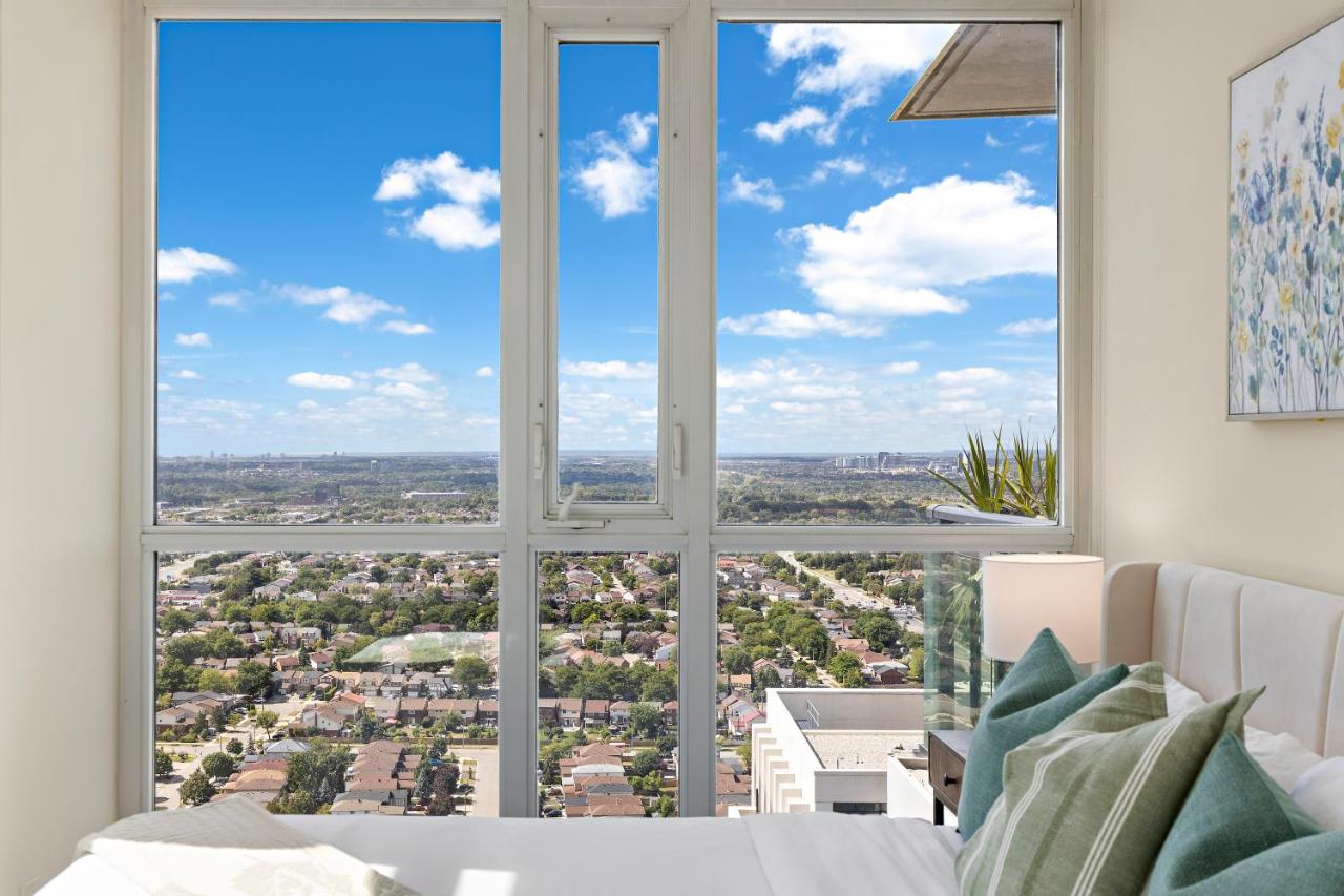 Ultra Luxurious 2.5 Bedroom 2 Full Bathroom 1 Parking Condo Near SQ1 Striking Views - Chambres d'hôtes Mississauga