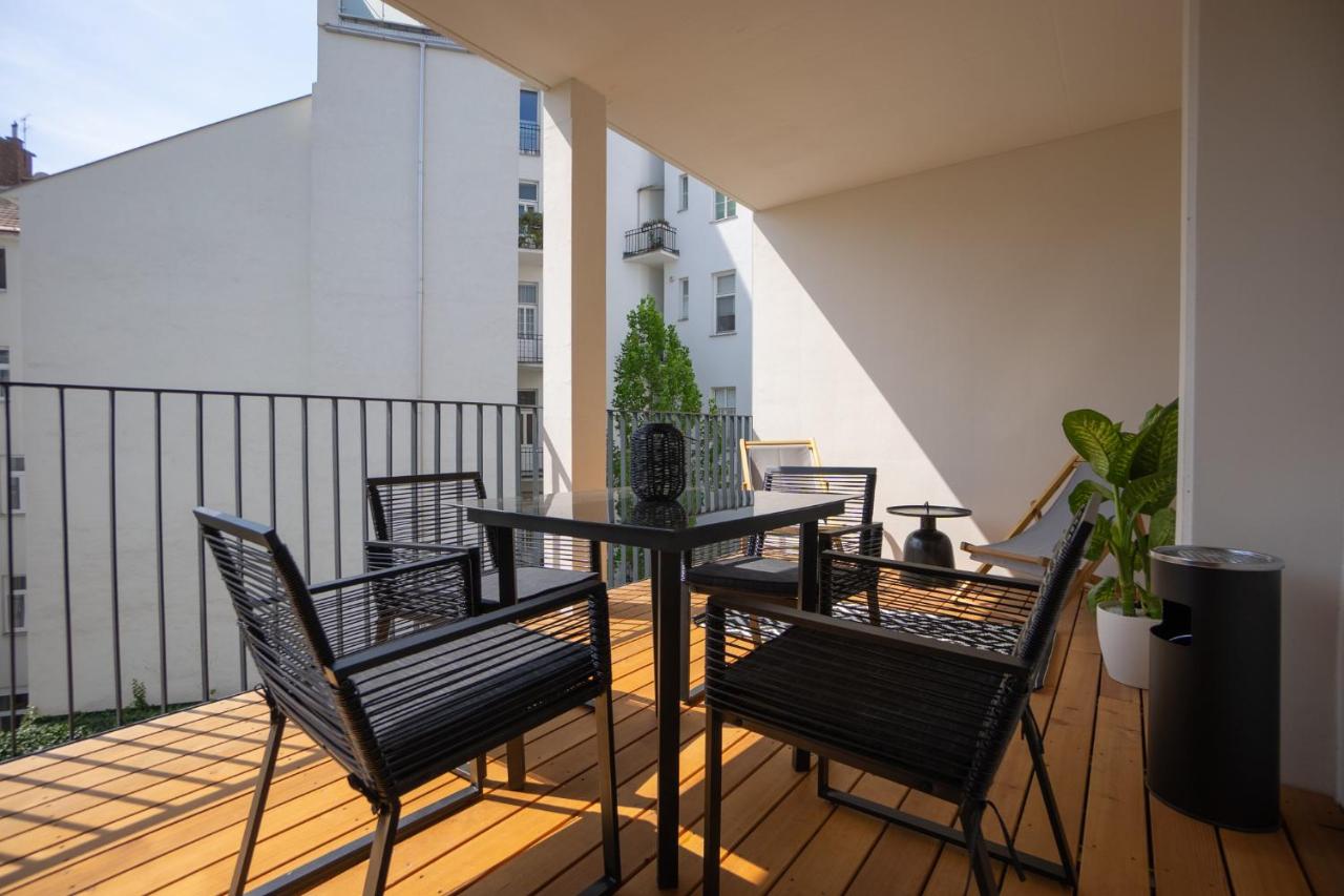 Bright stylish apartment with a huge terrace in a top location - B&B Vienna