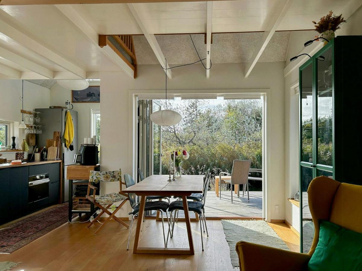 Newly Built Tiny House With River Views - Bed and Breakfast Brenderup