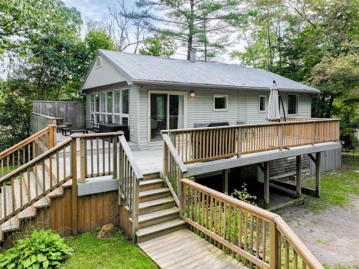 Lakefront Muskoka Cottage with Fire Pit and BBQ - B&B Port Carling